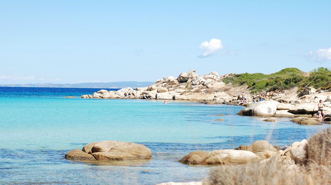 Karydi beach is famous for its outstandingly beautiful landscape. The beach sits towards the end of Vourvourou and it is a mix of rocky outcroppings on stretches of fine white sand.