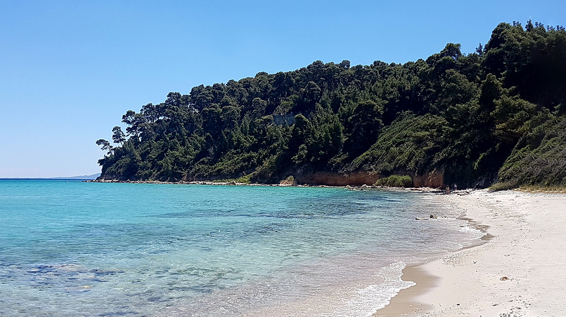 Kallithea beach is among the most visited and well-organized beaches of Halkidiki. Its crystal water and lush green background offer the ideal environment for all visitors. The area is gifted with golden sand and amazing waters.