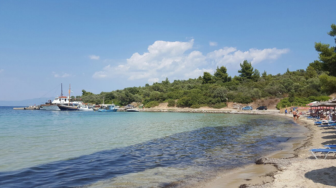 Paliouri beach is an organized, dreamy and smooth sandy beach with shallow water surrounded by pine trees.