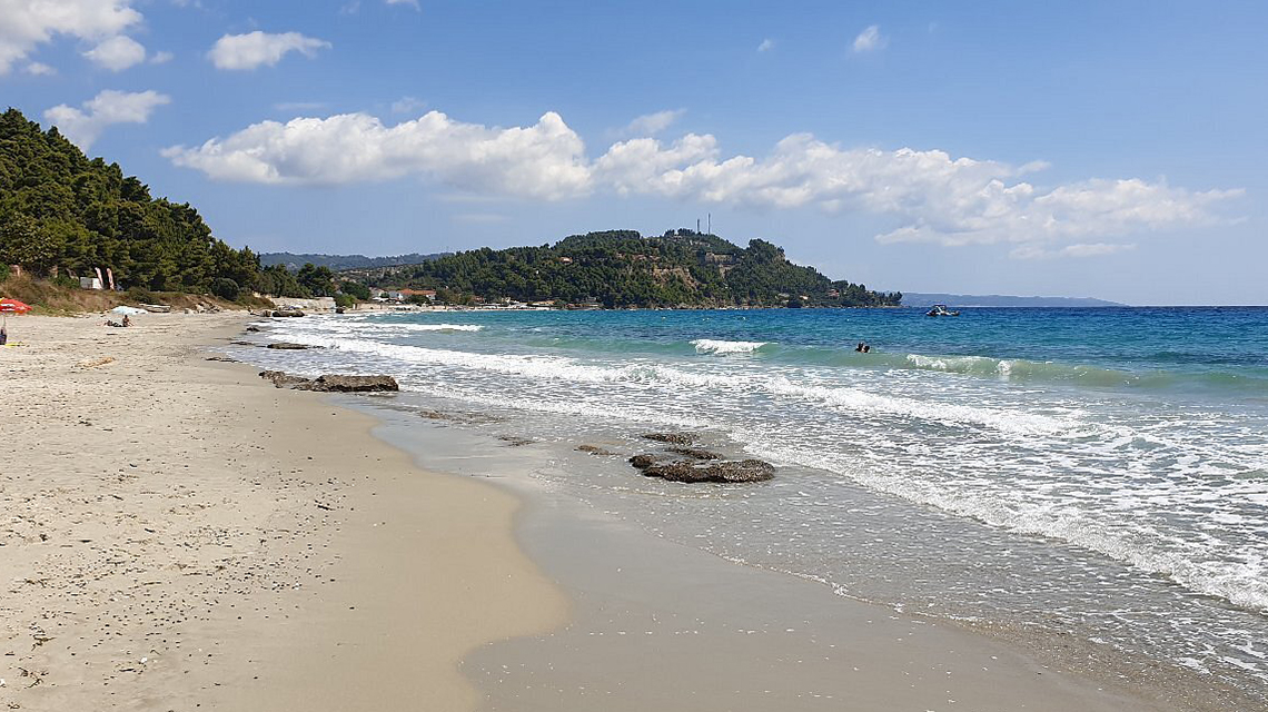 Possidi’s beach promenade is dotted with cafes, restaurants, beach bars and taverns. Tourists have the opportunity to choose among a great variety of accommodation options, all set in a peaceful spot.
